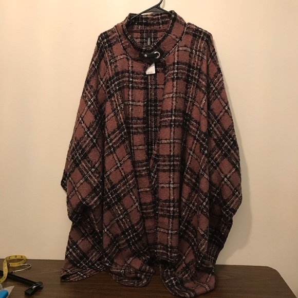 NWT Plus Size Torrid Brown Tunnel Neck Cape Poncho Fashionable - Picture 8 of 13